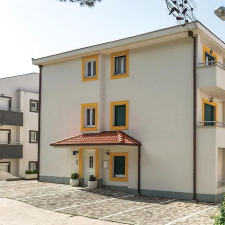 Апартаменти 1 Bedroom Amazing In *