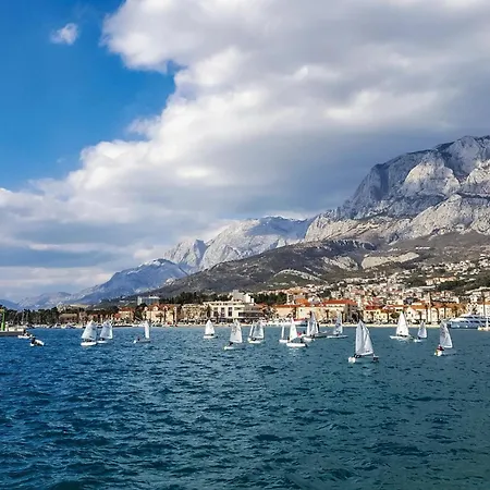 Apartman Amazing In With Wifi Makarska