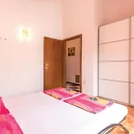 Apartment 1 Bedroom Beautiful In *
