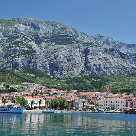1 Bedroom Beautiful In Makarska